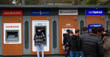 People are seen queuing in front of ATMs of Turkish banks, Istanbul, Türkiye, May 12, 2023. (Reuters Photo)