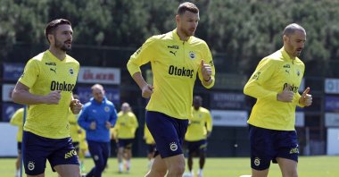 Fenerbahçe players train ahead of the UEFA Europa Conference League match against Olympiakos, Istanbul, Türkiye, April 8, 2024. (DHA Photo)