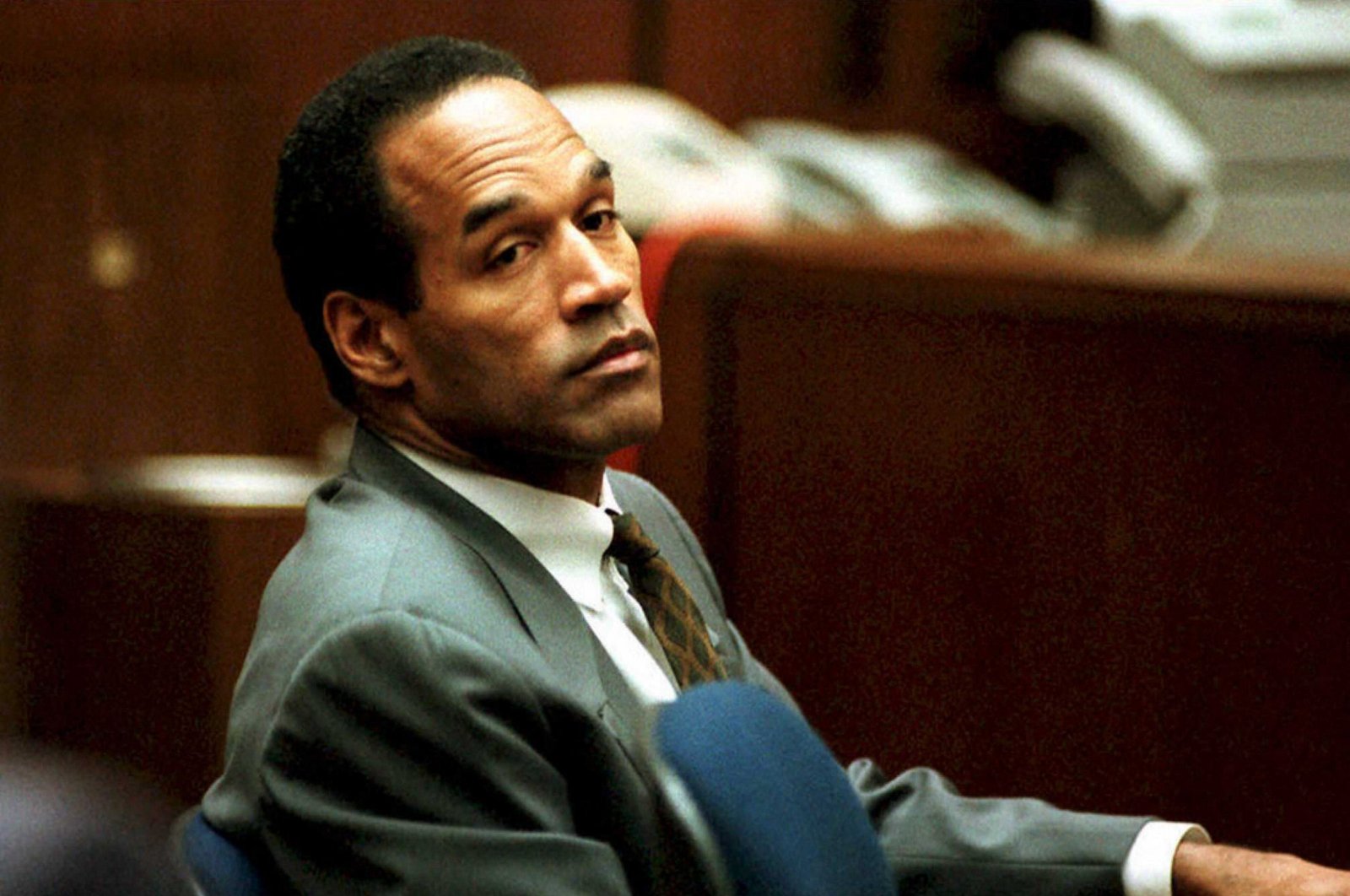 O. J. Simpson sits in Superior Court during an open court session where Judge Lance Ito denied a media attorney&#039;s request to open court transcripts from a Dec. 7 private meeting involving prospective jurors, Los Angeles, U.S., Dec. 8, 1994. (AFP Photo)