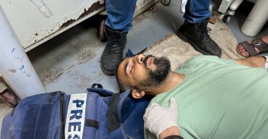 TRT Arabic journalist Sami Shehada, wounded in an Israeli strike, lies on the floor at Al-Aqsa hospital, in Deir Al-Balah in the central Gaza Strip, April 12, 2024. (Reuters Photo)