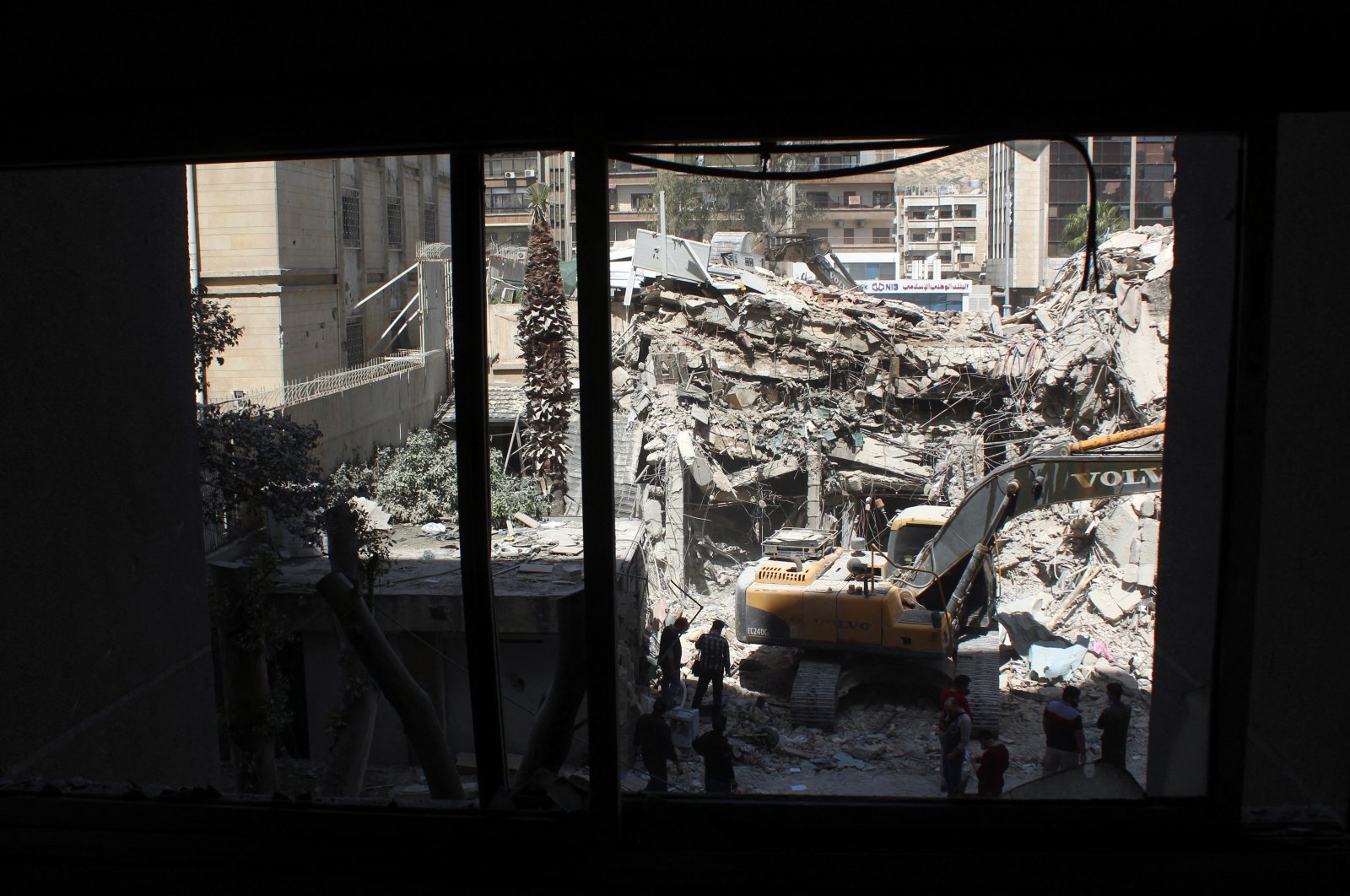 An excavator clears rubble after a suspected Israeli strike on Monday on Iran&#039;s consulate, adjacent to the main Iranian embassy building, which Iran said had killed seven military personnel including two key figures in the Quds Force, in the Syrian capital Damascus, Syria April 2, 2024. (Reuters File Photo)