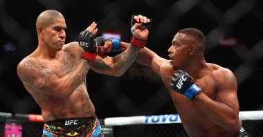 Alex Pereira (L) fights Jamahal Hill during UFC 300 at T-Mobile Arena, Las Vegas, Nevada, U.S., April 13, 2024. (Reuters Photo)