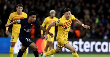 Barcelona's Robert Lewandowski (R) fights for the ball with Paris Saint-Germain's Warren Zaire-Emery (2nd L) during the UEFA Champions League quarterfinal first leg football match, Parc des Princes stadium, Paris, France, April 10, 2024. (AFP Photo)