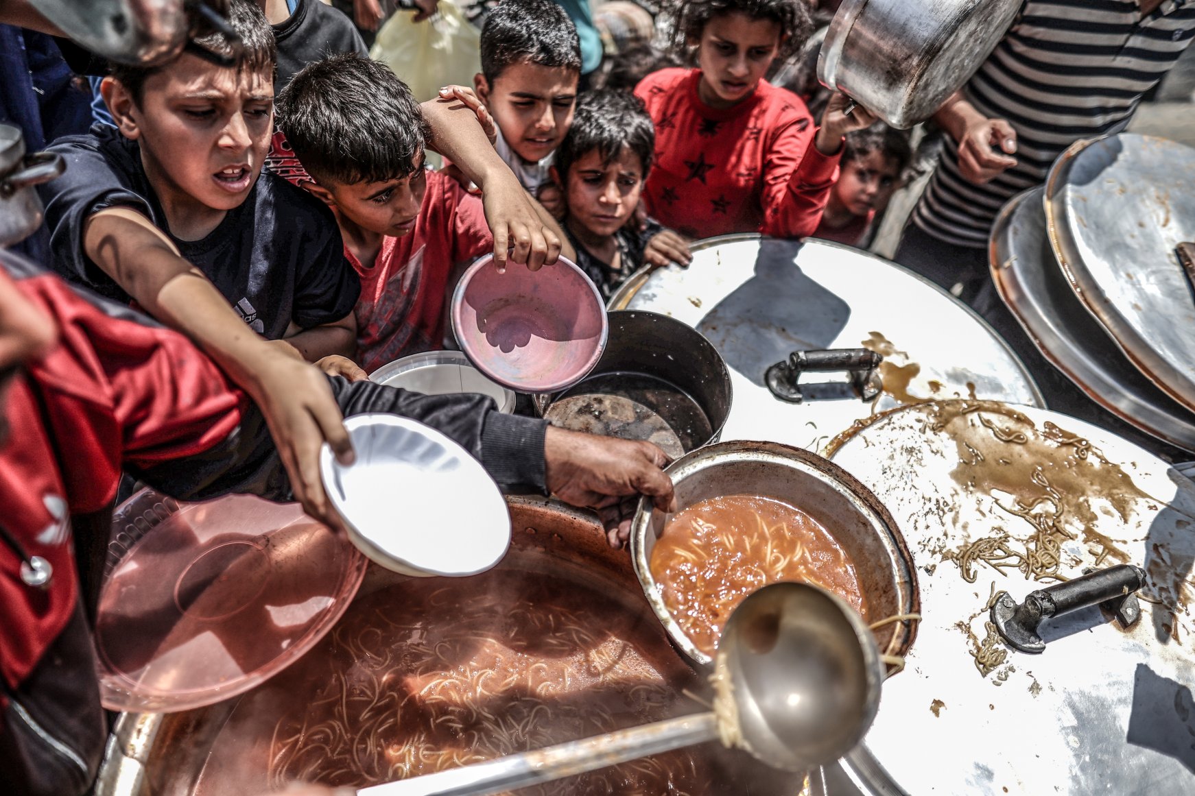 Embargo crisis in Palestine: Children desperate for basic food | Daily ...