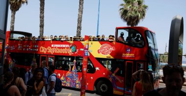 A tourist bus stops to pick up more tourists in Las Palmas de Gran Canaria, Spain, April 13, 2024. (Reuters Photo)