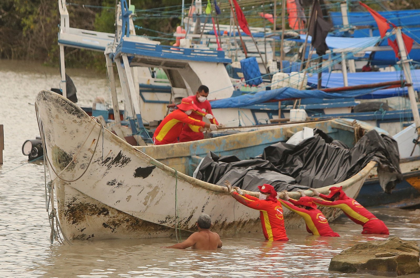 Brazilian authorities investigate boat of 9 dead African migrants