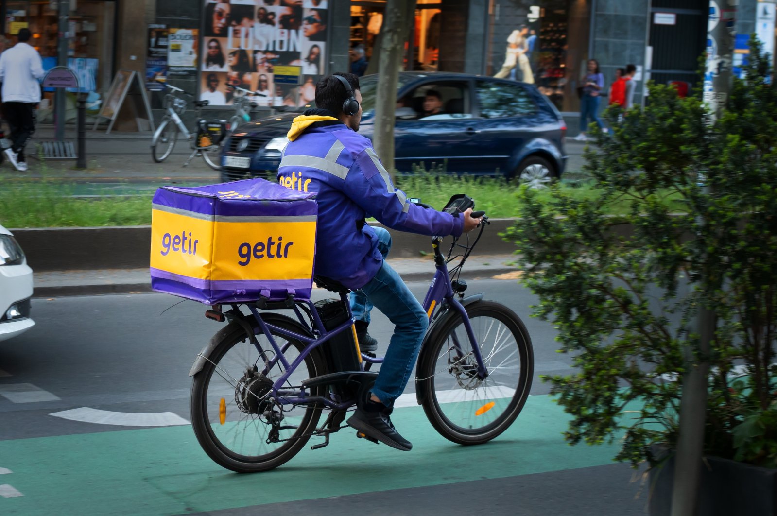 A courier from the delivery service Getir rides his bicycle, Berlin, Germany, May 20, 2023. (Reuters Photo)