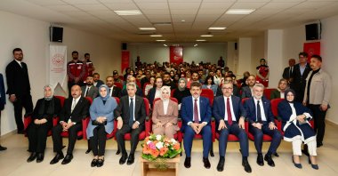 Minister of Family and Social Services Mahinur Özdemir Göktaş (C) met with couples who started to receive premarriage education, Kahramanmaraş, Türkiye, April 4, 2024 (AA Photo)