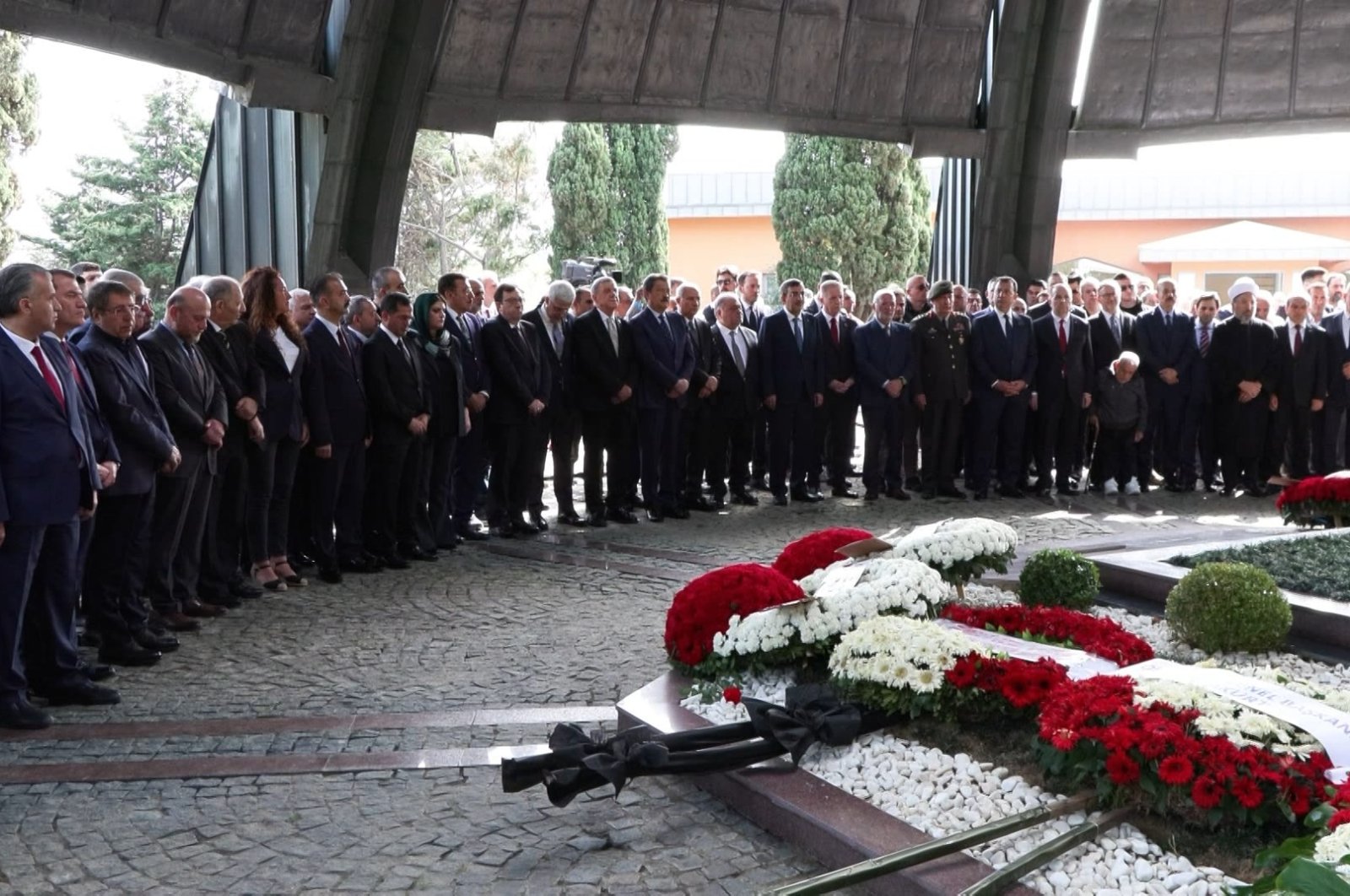 A commemoration ceremony for former President Turgut Özal by his grave in Istanbul, Türkiye, April 17, 2024. (DHA Photo)