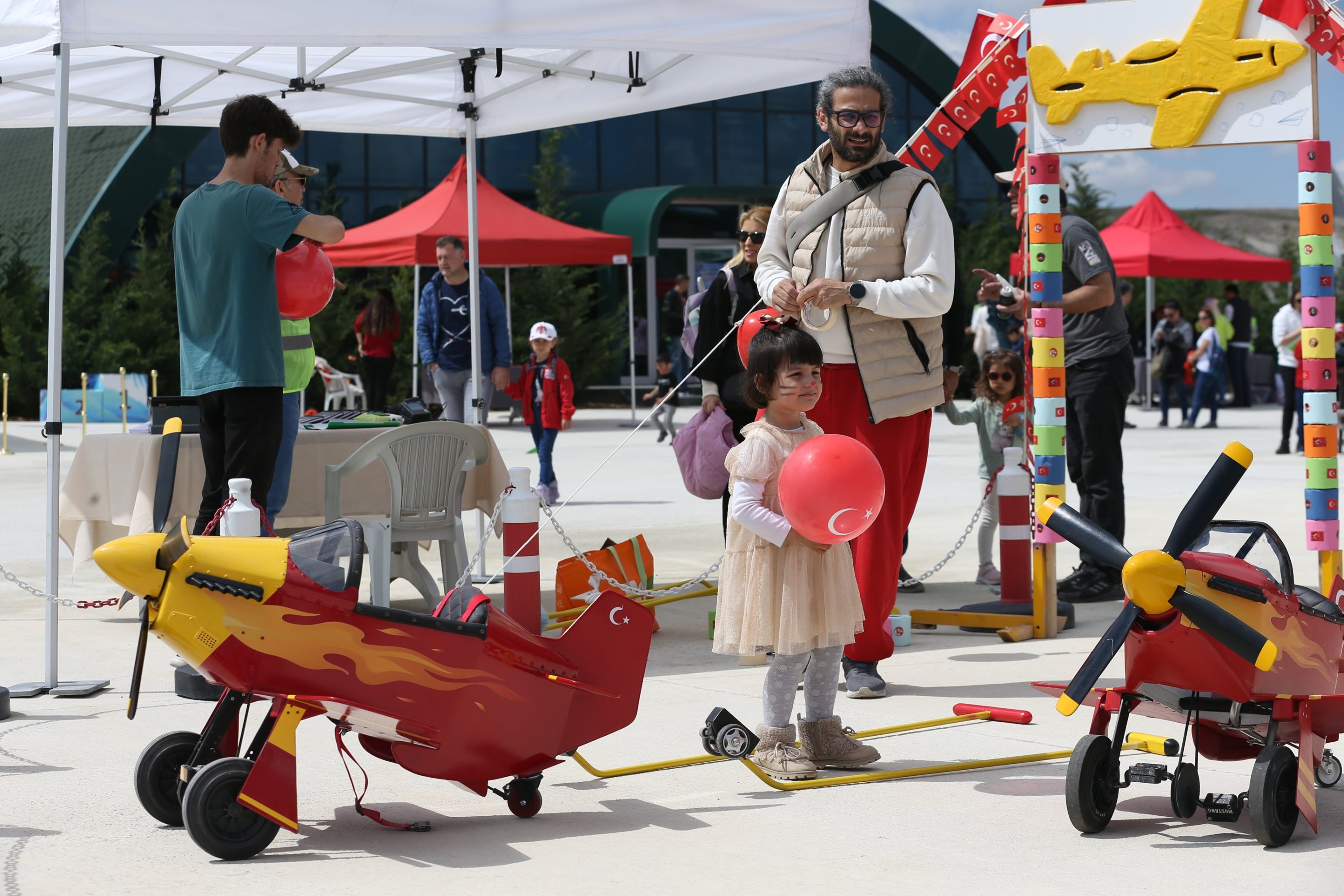 Visitors enjoy various Children's Day activities organized by the Sivrihisar Aviation Club Association, Sivrihisar, Eskişehir, Türkiye, April 22, 2024. (AA Photo)