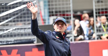 Red Bull Racing&#039;s Dutch driver Max Verstappen waves ahead of the Formula One Chinese Grand Prix, Shanghai, China, April 21, 2024. (AFP Photo)