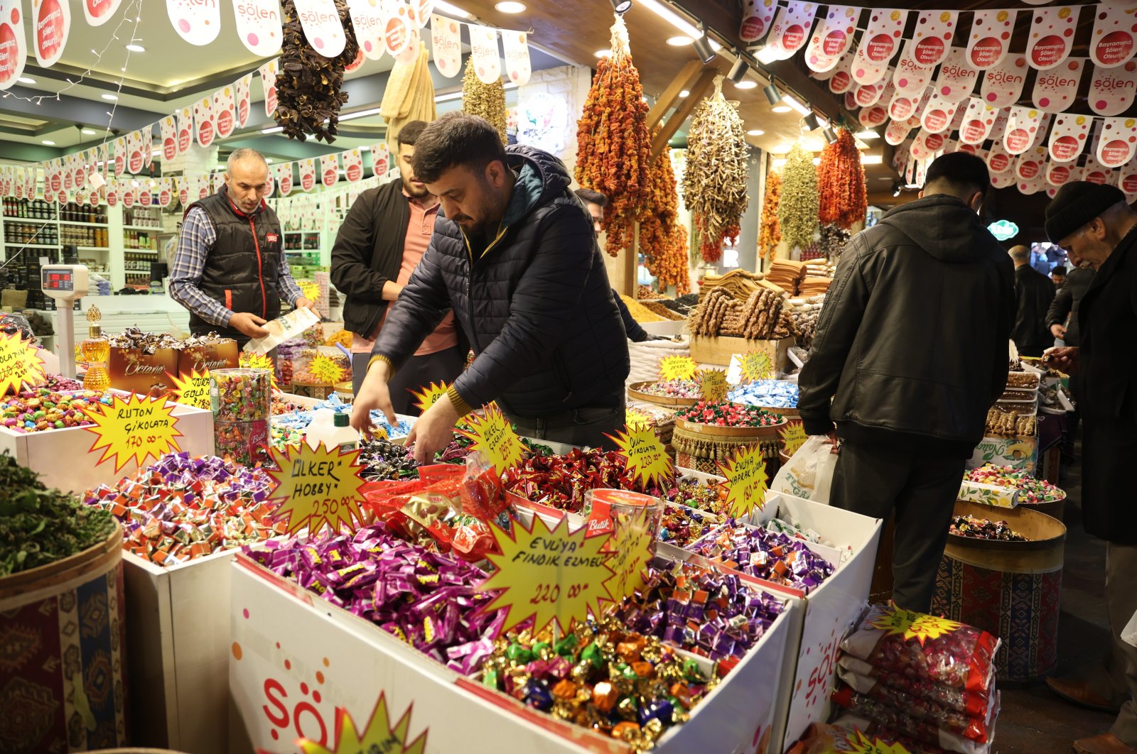Türkiye tüketici güven endeksi Nisan'da yükseldi