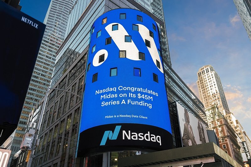 A sign in Times Square reading &quot;Nasdaq Congratulates Midas on Its $45M Series A Funding&quot; marks the Turkish fintech firm&#039;s announcement of its fundraising, New York, U.S., April 22, 2024. (DHA Photo)
