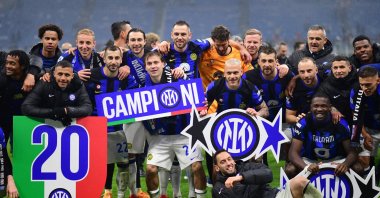Inter Milan players celebrate winning their 20th Serie A title after the match against AC Milan at the San Siro, Milan, Italy, April 22, 2024. (Reuters Photo)