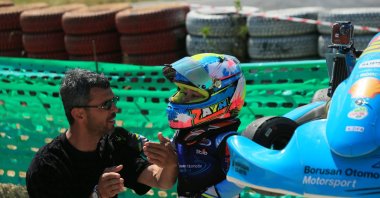 Kenan Sofuoğlu (L) instructs his son Zayn Sofuoğlu during the Türkiye Karting Championship, Kocaeli, Türkiye, April 21, 2024. (AA Photo)