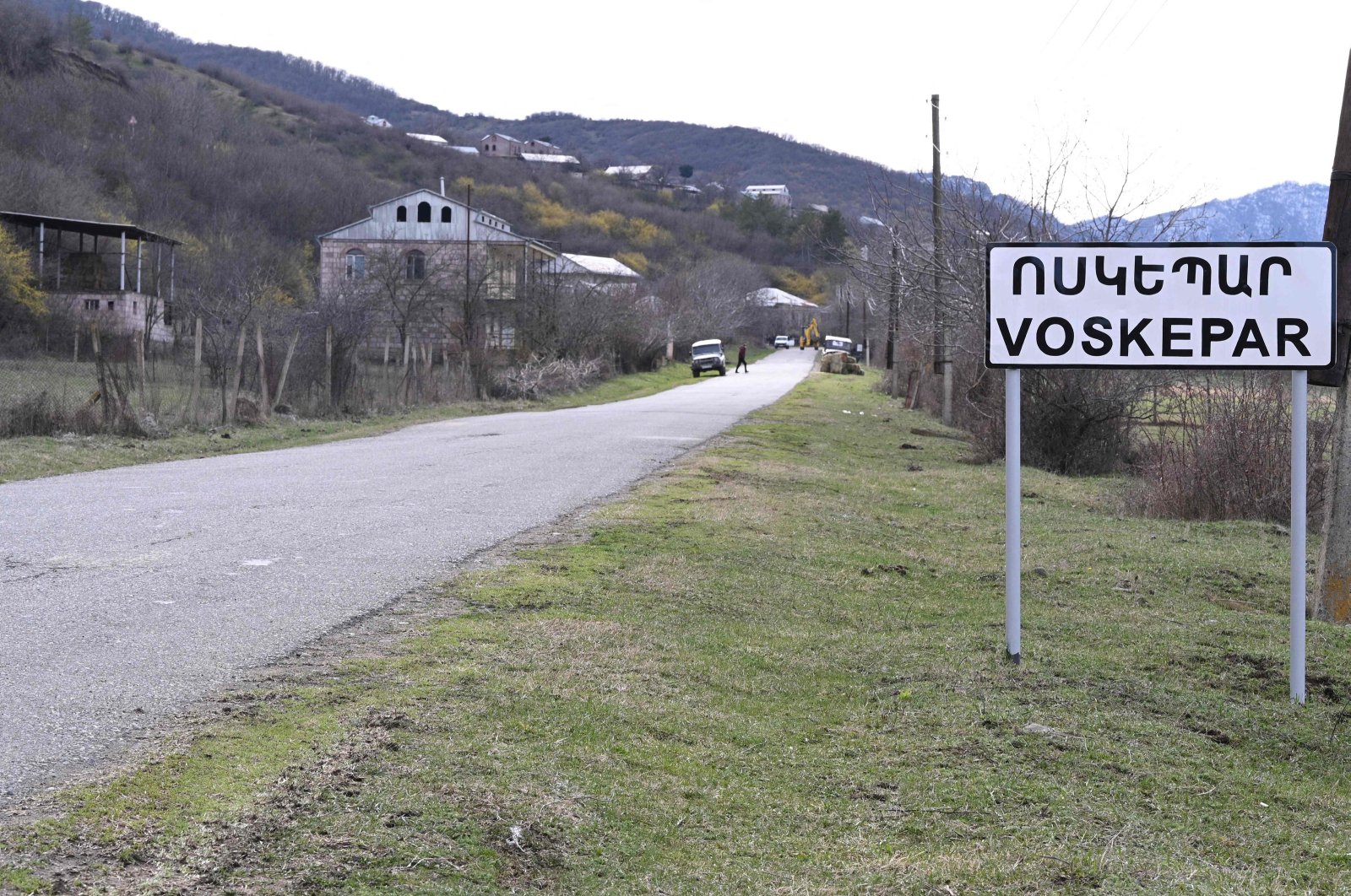 A road sign sits at the entrance to the village of Voskepar, near the delimitation area, northeastern Armenia, March 27, 2024. (AFP Photo)