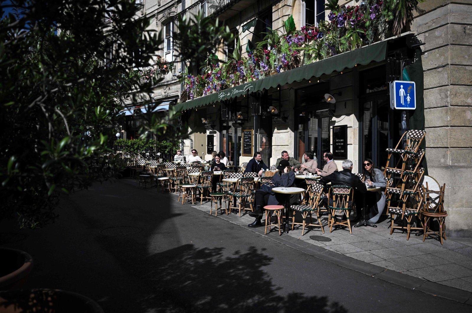 Customers sit at a cafe in Bordeaux, southwestern France, April 10, 2024. (AFP Photo) 