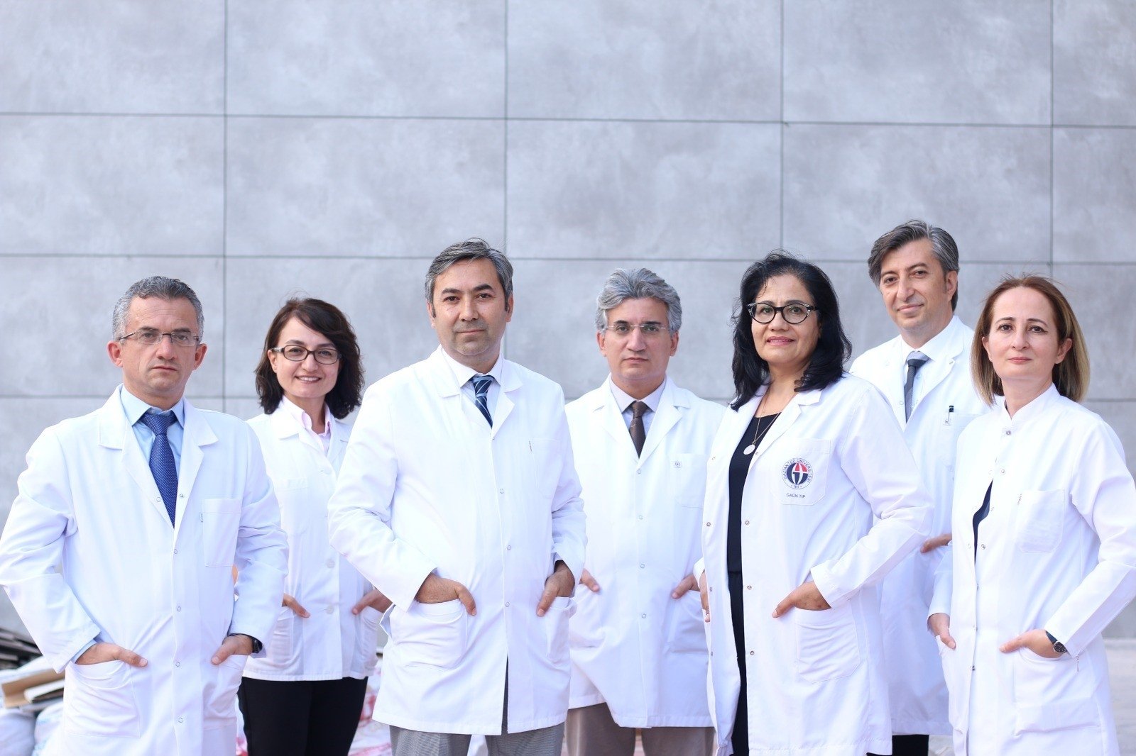 The team of doctors at Gaziantep University&#039;s Kahraman Eruslu Kidney Transplant Hospital, Gaziantep, Türkiye, April 24, 2024. (IHA Photo)