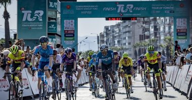 Cyclists in action during the Presidential Tour of Türkiye, Antalya, Türkiye, April 24, 2024. (IHA Photo)