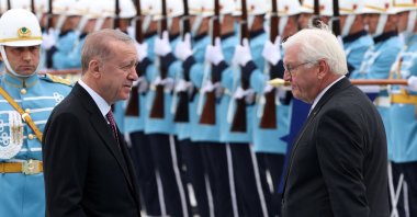 President Recep Tayyip Erdoğan (L) and German President Frank-Walter Steinmeier take part in a welcoming ceremony before a meeting at the Presidential Complex, Ankara, Türkiye, April 24, 2024. (AFP Photo)