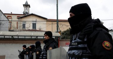 Turkish police stand guard outside a church attacked by Daesh suspects, Istanbul, Türkiye, Jan. 28, 2024. (Reuters Photo)