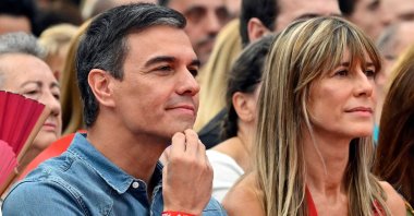 Spanish PM Pedro Sanchez (L) and his wife Begona Gomez attend a campaign rally in Getafe, Spain, July 21, 2023. (AFP Photo)