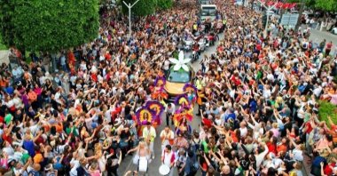 Expanding rapidly from a single day to three days, the International Orange Blossom Carnival now spanned an impressive nine-day program, attracting a record-breaking 1.5 million guests. (IHA Photo)