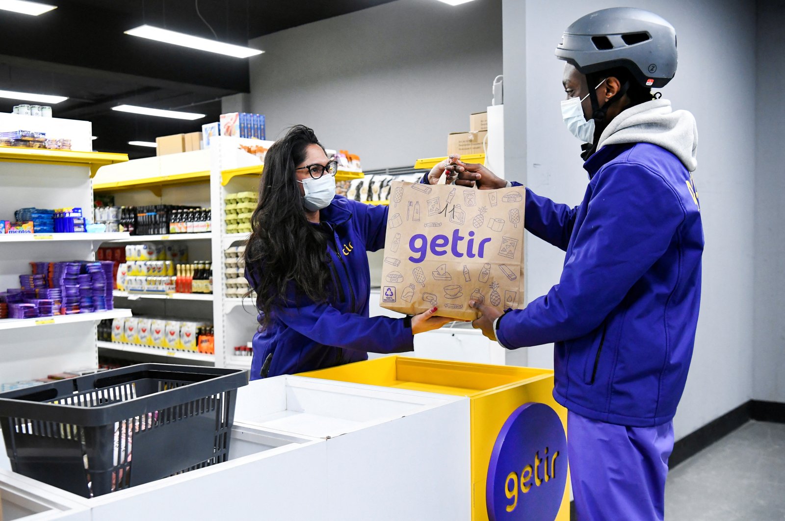 A courier picks up an order at a store of the fast grocery deliverer Getir, Amsterdam, Netherlands, Feb. 8, 2022. (Reuters Photo)