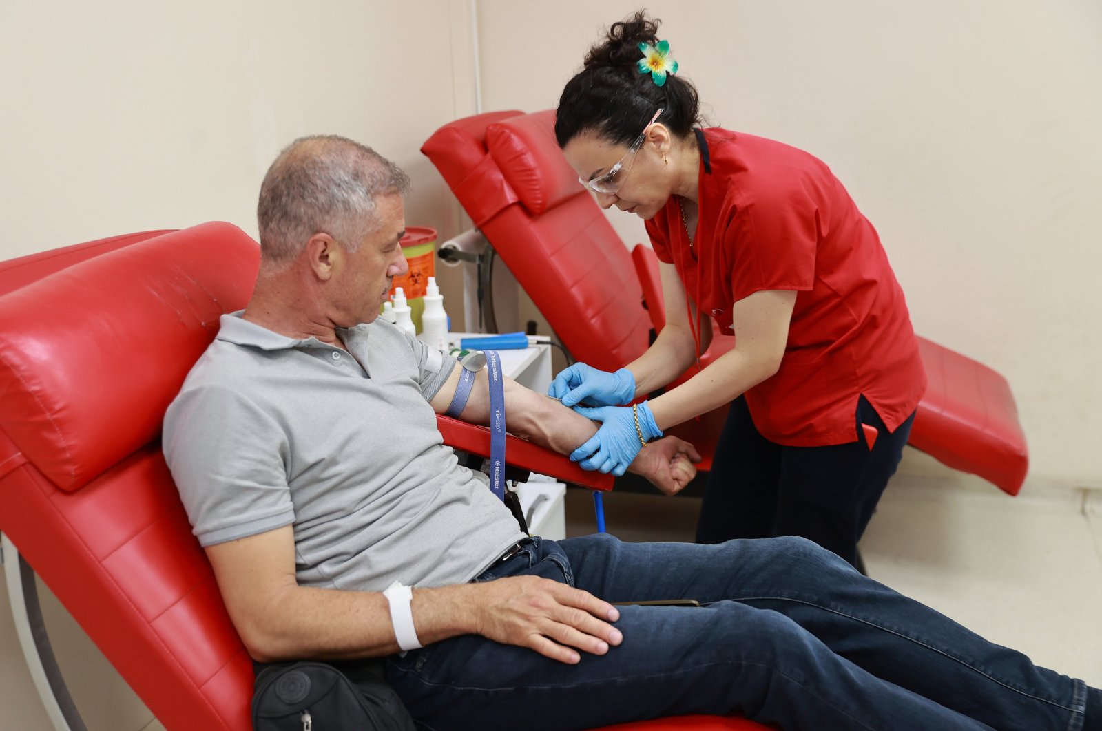 The Turkish Red Crescent (Kızılay) emphasizes the need for 3.4M blood units by 2024, Adana, Türkiye. April, 18, 2024. (AA Photo)