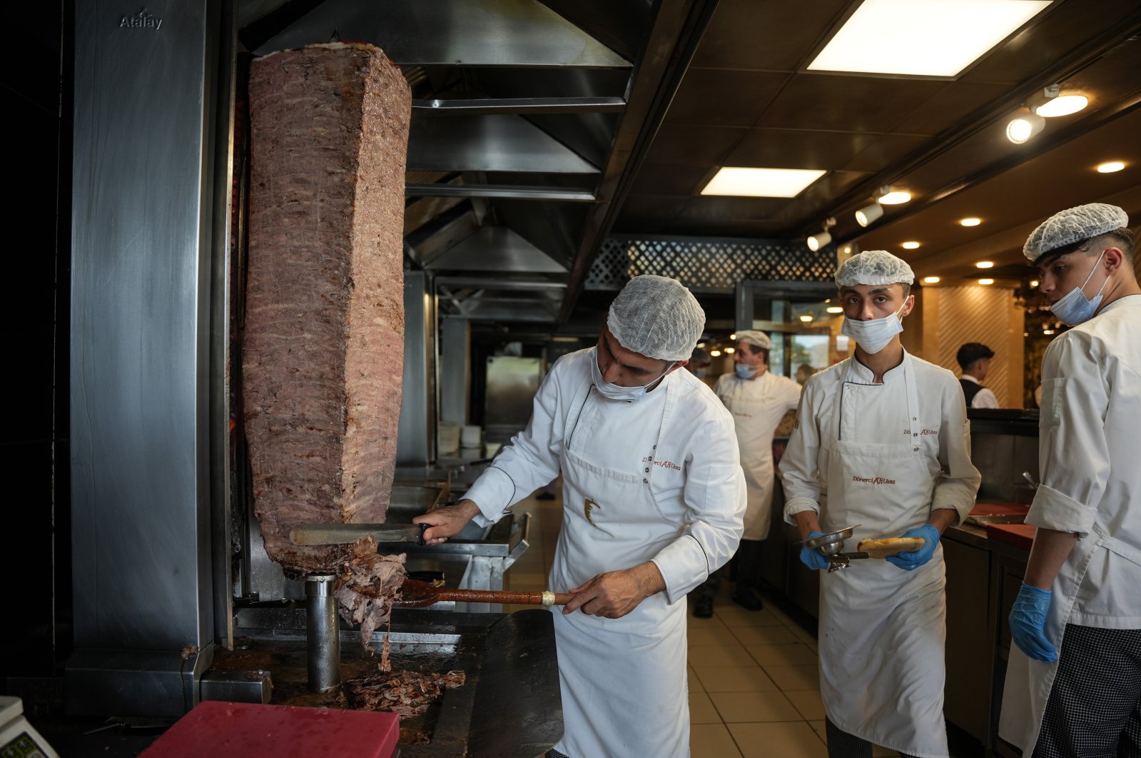 &quot;The announcement indicated that döner has been spreading from Istanbul to various cities across the Ottoman territories since the early 1800s, where it has been cooked and sold in both restaurants and inns.&quot; (IHA Photo)