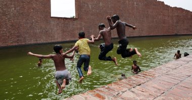 Children jump into the water body of Martyred Intellectuals Memorial to cool themselves during a heatwave in Dhaka, Bangladesh, April 23, 2024. (Reuters Photo)