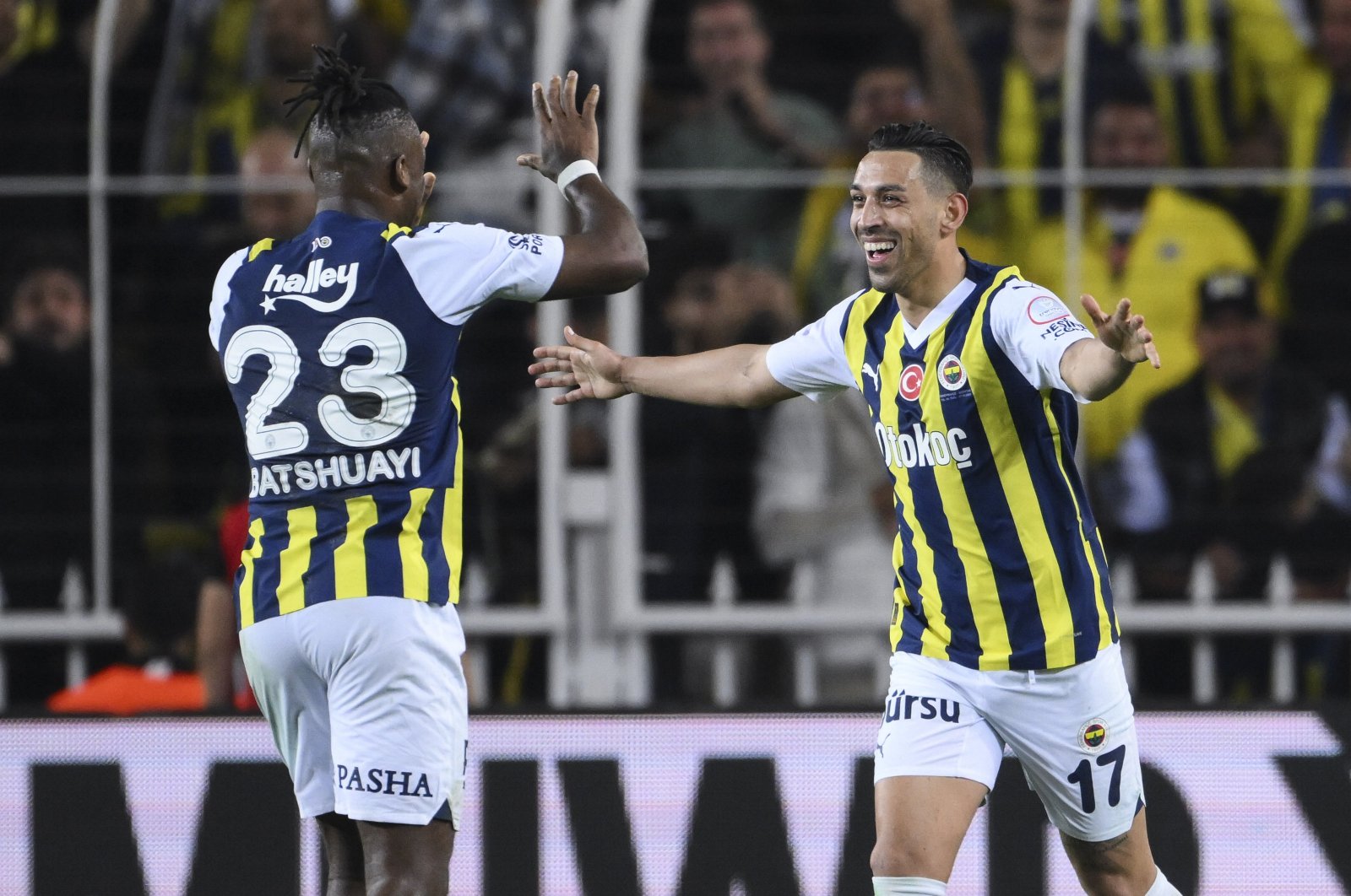 Fenerbahçe&#039;s Irfan Can Kahveci (R) celebrates with teammate Michy Batshuayi after scoring against Beşiktaş, Istanbul, Türkiye, April 27, 2024. (AA Photo)