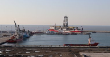 Türkiye&#039;s Yavuz drilling ship is seen at the Port of Filyos in Zonguldak, northern Türkiye, April 10, 2022. (AA Photo)