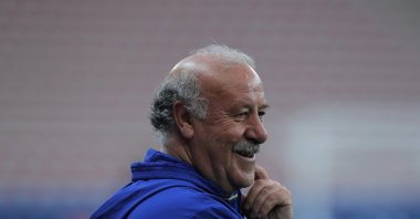 Former Spain coach Vicente del Bosque smiles during a training session at the Allianz Riviera stadium, Nice, France, June 16, 2016. (AP Photo)