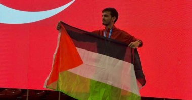Turkish kung fu fighter Necmettin Erbakan Akyüz holds the Palestinian flag at the European Wushu Kungfu Championship, Istanbul, Türkiye, Dec. 16, 2023. (Necmettin Erbakan Akyüz on Instagram)