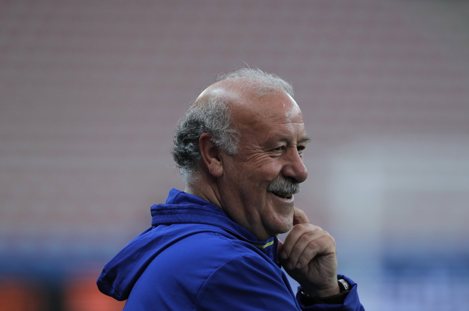 Former Spain coach Vicente del Bosque smiles during a training session at the Allianz Riviera stadium, Nice, France, June 16, 2016. (AP Photo)