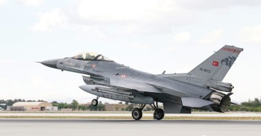 A Turkish military fighter jet lands at an airport in Konya, central Türkiye, June 30, 2022. (Shutterstock Photo)
