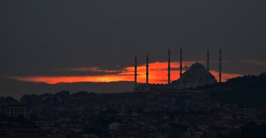 Grand Çamlıca Mosque created beautiful visuals during sunrise in Istanbul, Türkiye. April, 17, 2024. (AA Photo)