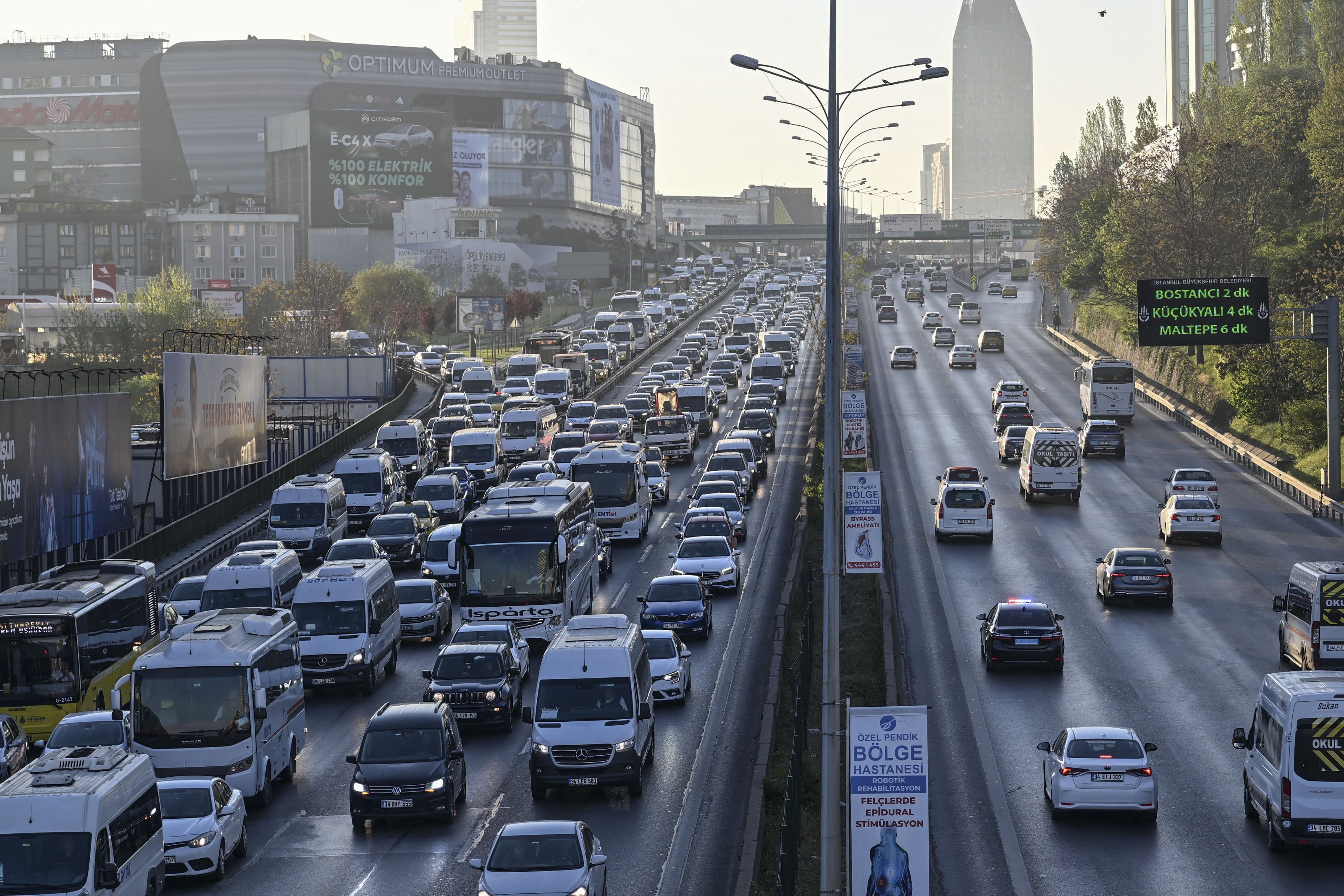 Istanbul&#039;s streets are typically congested, causing heavy traffic, Istanbul, Türkiye, April, 15. 2024. (AA Photo)