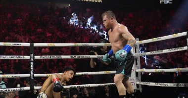 Canelo Alvarez knocks down Jaime Munguia in a super middleweight title fight, Las Vegas, U.S., May 4, 2024. (AP Photo)