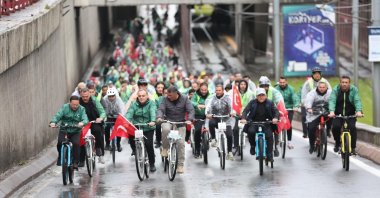 Kayseri's Mayor joined the 11th Yeşilay Bicycle Tour, cycling 7.5 km in the city of Kayseri, Türkiye. May, 5. 2024. (IHA Photo)
