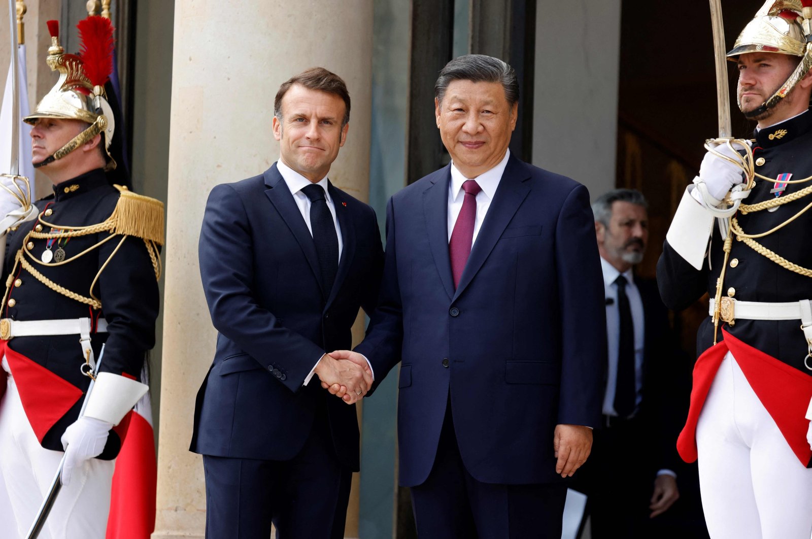 France&#039;s President Emmanuel Macron (L) greets Chinese President Xi Jinping at The Elysee Presidential Palace in Paris, France, May 6, 2024. (AFP Photo)