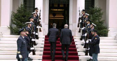 Greek Prime Minister Kyriakos Mitsotakis (L) welcomes President Recep Tayyip Erdoğan, Athens, Greece, Dec. 7, 2023. (AP Photo)