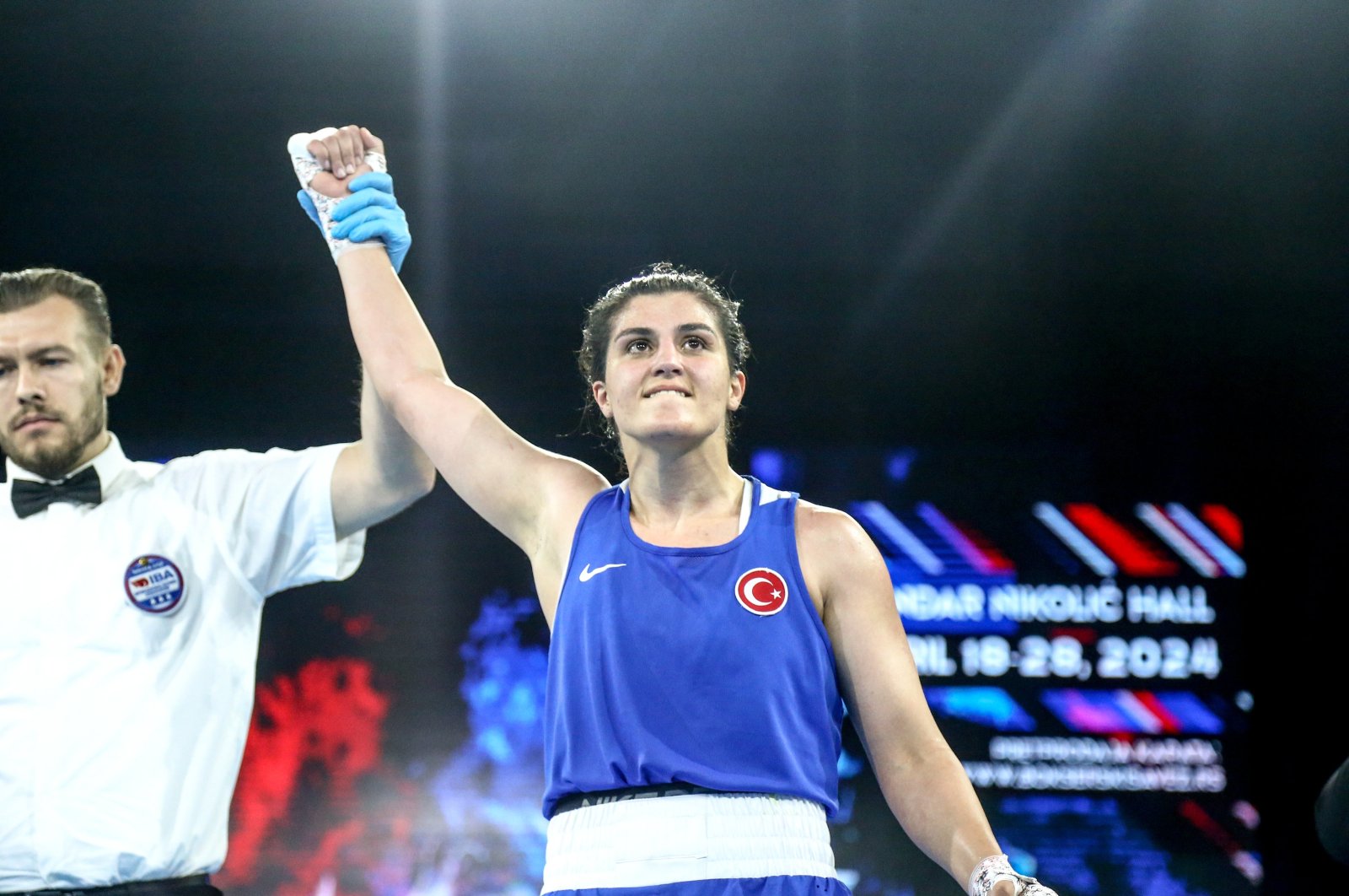The referee announces Turkish boxer Busenaz Sürmeneli&#039;s victory after she beats Russia&#039;s Albina Moldazhanova during the European Wrestling Championships, Belgrade, Serbia, April 27, 2024. (AA Photo)