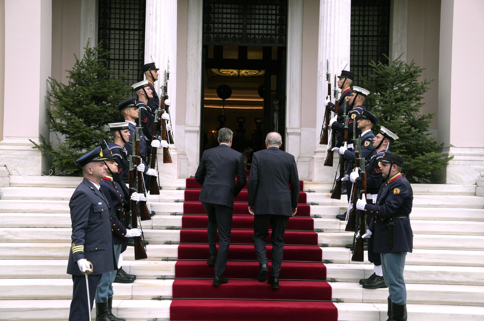 Greek Prime Minister Kyriakos Mitsotakis (L) welcomes President Recep Tayyip Erdoğan, Athens, Greece, Dec. 7, 2023. (AP Photo)