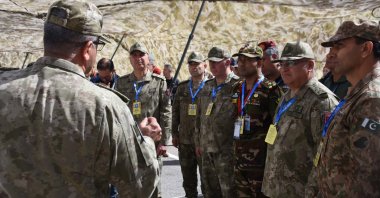 Turkish naval officers hold a briefing with foreign soldiers as they conclude the Computer-Assisted Command Post Exercise in western Izmir province, Türkiye, May 8, 2024. (AA Photo)