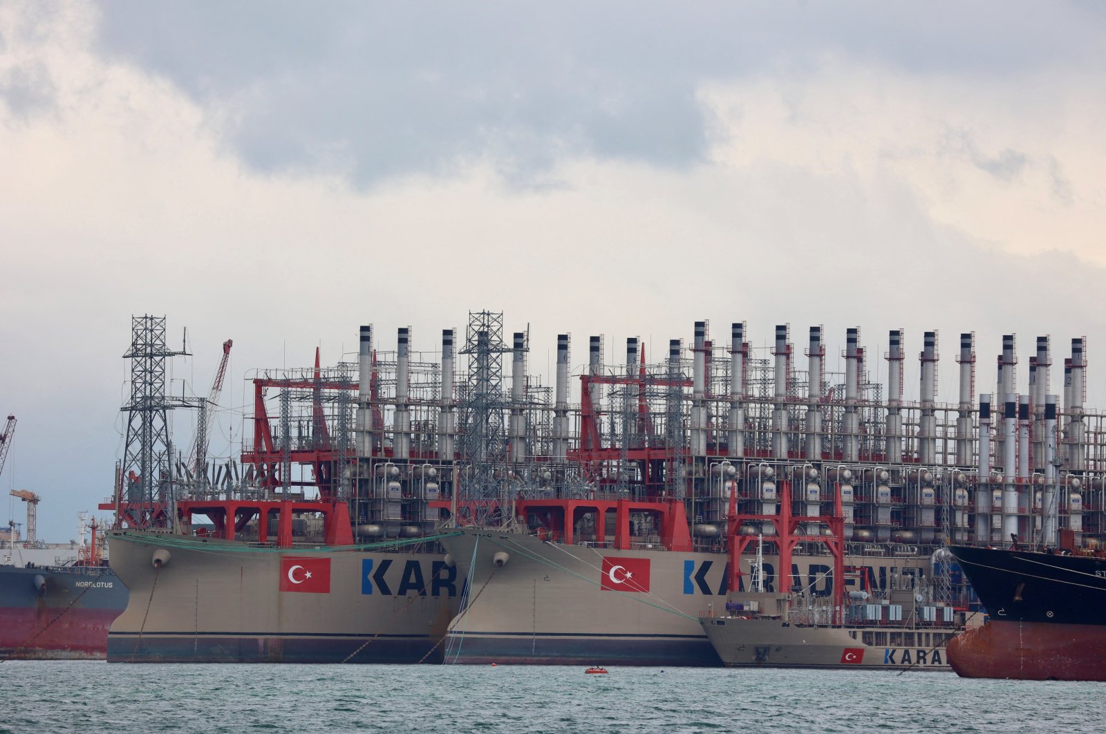 The Karadeniz Powerships KPS Orka Sultan and KPS Orhan Ali Khan dock at the Port of Altinova in the Gulf of Izmit, Türkiye, May 28, 2023. (Reuters Photo)