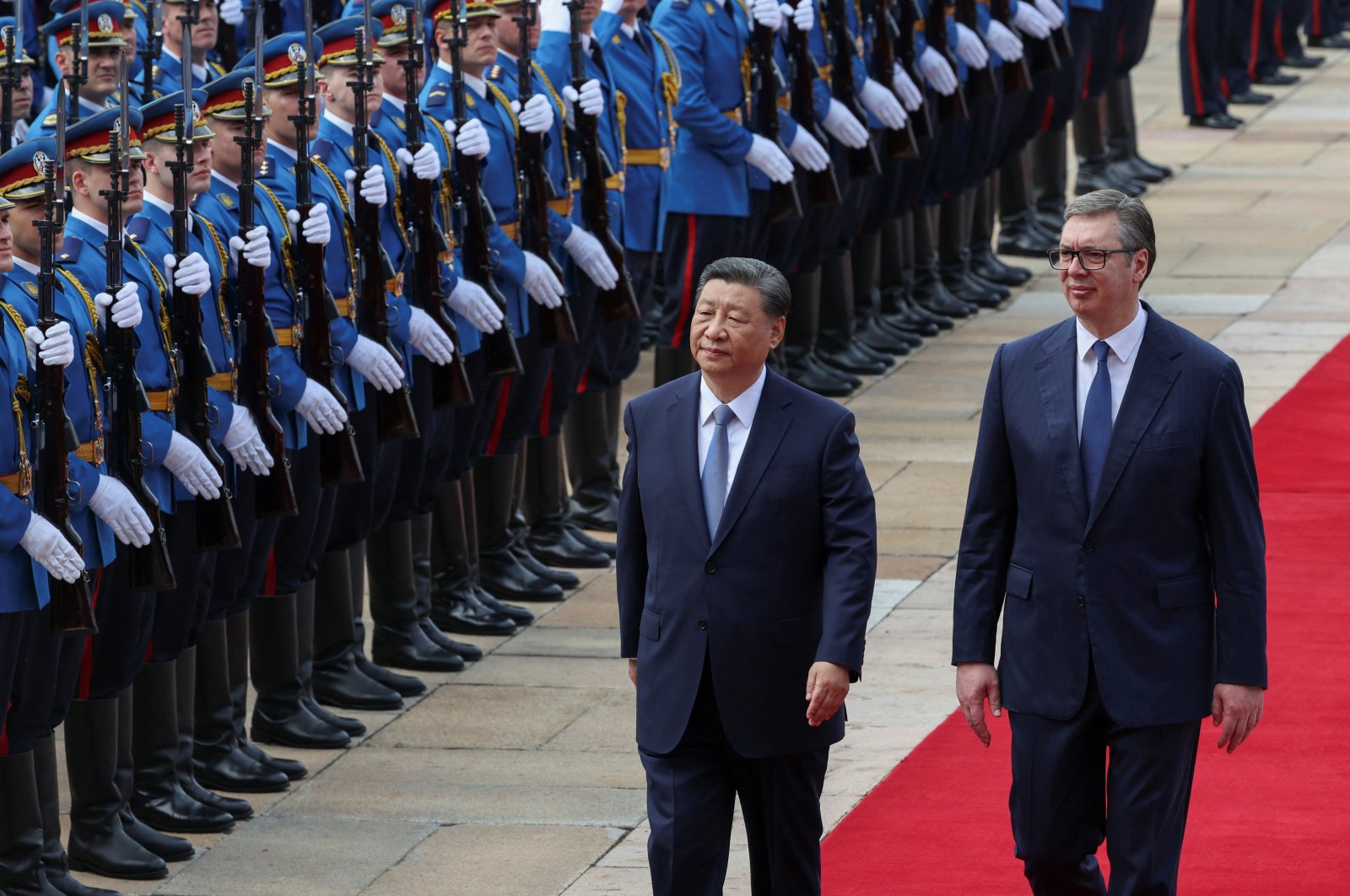 Chinese President Xi Jinping (L) and Serbian President Aleksandar Vucic inspect the honor guard at the Palace of Serbia, in Belgrade, Serbia, May 8, 2024. (Reuters Photo)
