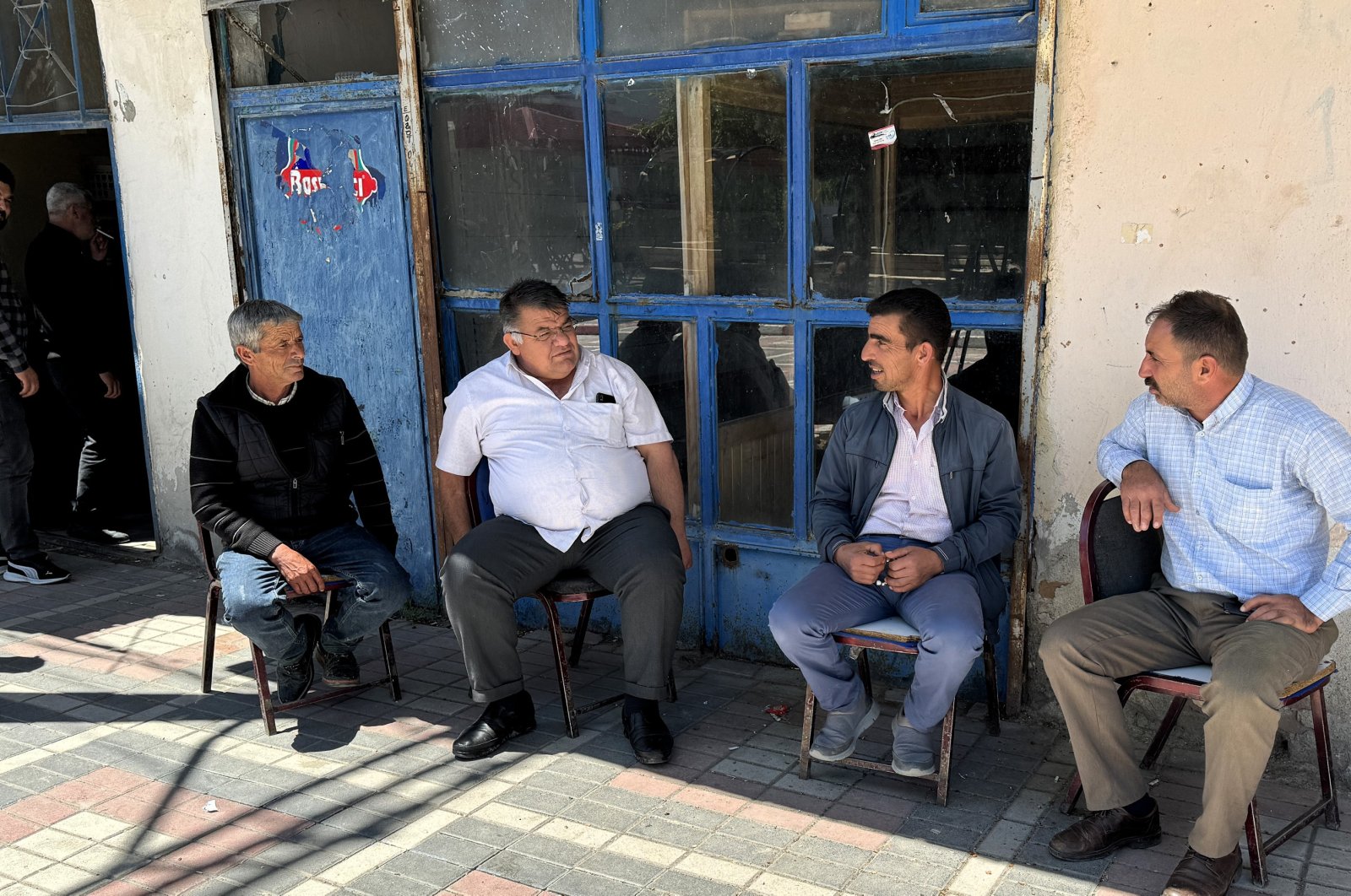 Locals chat outside a coffeehouse in Yeşiltepe, Aksaray, Türkiye, May 8, 2024. (AA Photo)