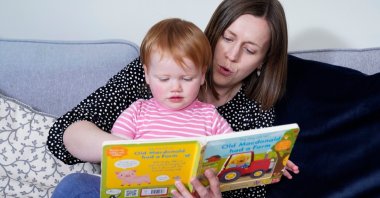Jo Sandy reads to her daughter Opal, who was born deaf but can now hear and speak after taking part in a gene therapy trial, Oxfordshire, U.K. (dpa Photo)